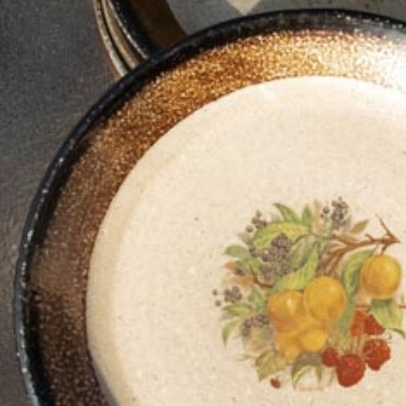 Monroe Salt Works Raspberries, Blueberries and Apricots Large Dinner Plate 11" - Picture 2 of 9